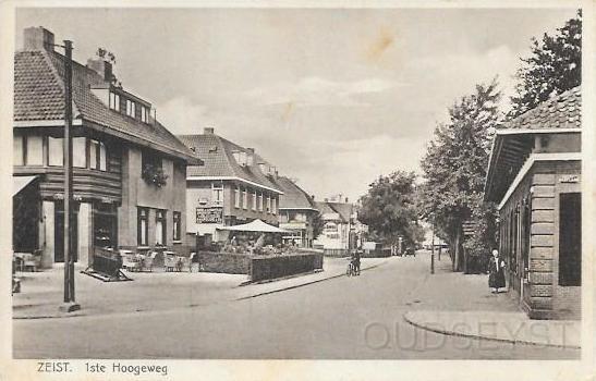 Centrum Zeist0006, 1e Hoogeweg, 1931.jpg - Gezicht vanaf de Slotlaan – 2e Hoogeweg op de 1e Hoogeweg (Hogeweg) in 1931. Links Theesalon “Het Witte Huis” is in 1983 afgebroken  op deze plek staat nu ING-kantoor en daarnaast groentehandel van A. v.d. Woude & Zn en dit pand tot aan de Kerkweg is ook gesloopt hier staan nu appartementencomplex en rechts voormalig bewaarschool (1849-1958) hier op de hoek is nu Kledingzaak van Benetton. 